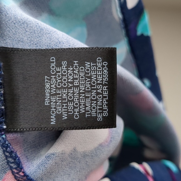 Flower Petal Blouse - Picture 5 of 7